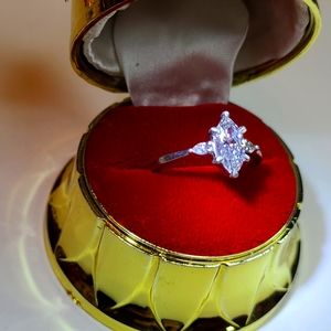 1.1Ct Women's Platinum Ring  VS2 Engagement